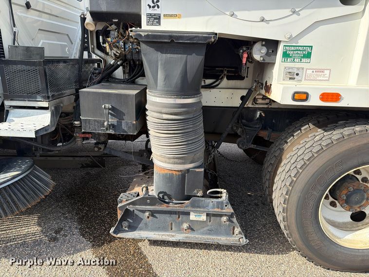 image for item FT7559 2014 International DuraStar 4300 street sweeper truck