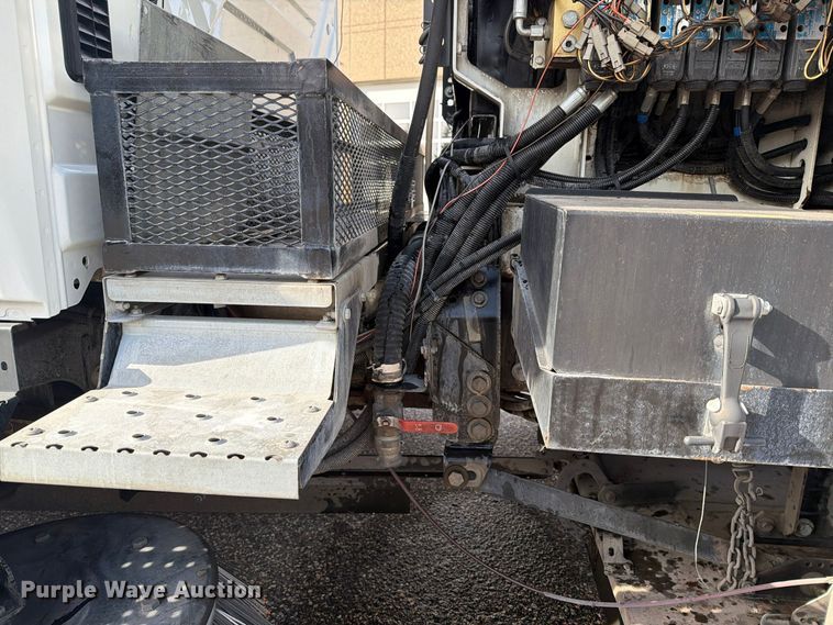 image for item FT7559 2014 International DuraStar 4300 street sweeper truck