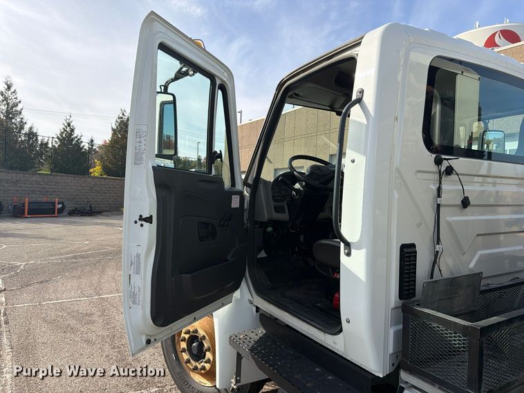 image for item FT7559 2014 International DuraStar 4300 street sweeper truck