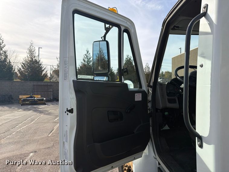 image for item FT7559 2014 International DuraStar 4300 street sweeper truck