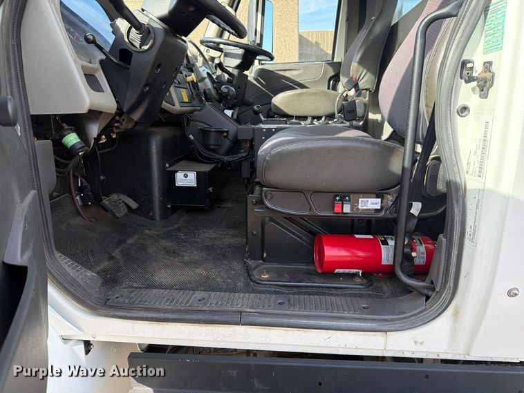 image for item FT7559 2014 International DuraStar 4300 street sweeper truck