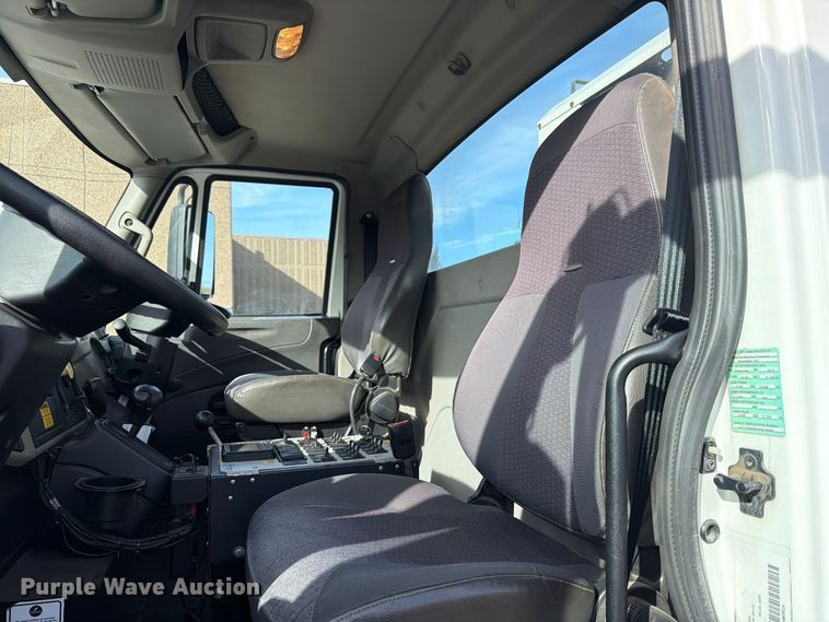 image for item FT7559 2014 International DuraStar 4300 street sweeper truck