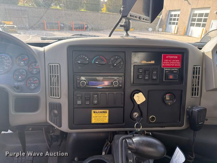 image for item FT7559 2014 International DuraStar 4300 street sweeper truck