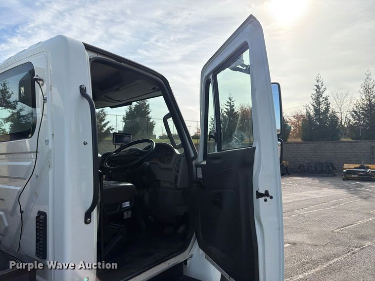 image for item FT7559 2014 International DuraStar 4300 street sweeper truck