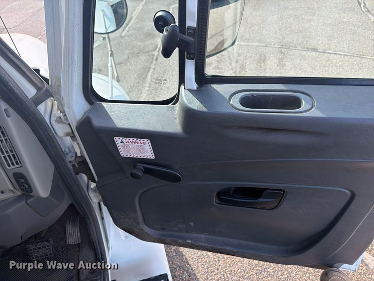 image for item FT7559 2014 International DuraStar 4300 street sweeper truck