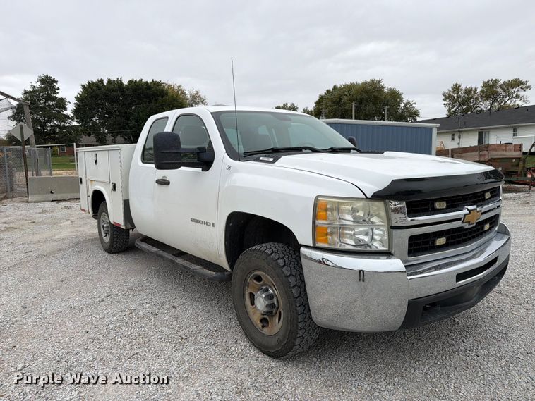 image for item FU0582 2008 Chevrolet Silverado 2500HD Ext. Cab utility bed pickup truck