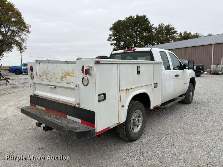 image for item FU0582 2008 Chevrolet Silverado 2500HD Ext. Cab utility bed pickup truck