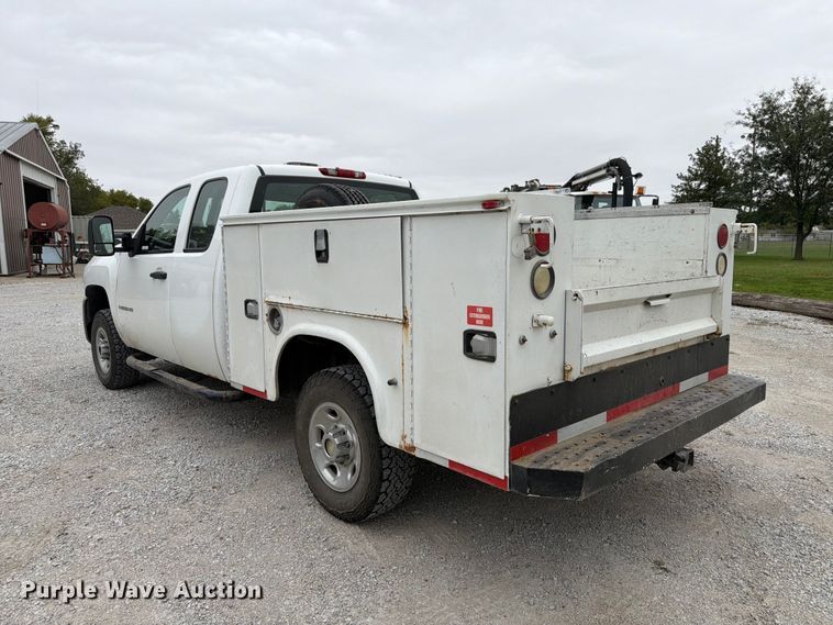 image for item FU0582 2008 Chevrolet Silverado 2500HD Ext. Cab utility bed pickup truck