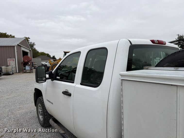image for item FU0582 2008 Chevrolet Silverado 2500HD Ext. Cab utility bed pickup truck