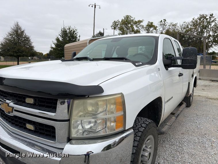 image for item FU0582 2008 Chevrolet Silverado 2500HD Ext. Cab utility bed pickup truck
