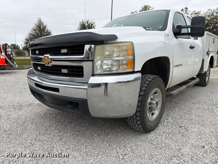 image for item FU0582 2008 Chevrolet Silverado 2500HD Ext. Cab utility bed pickup truck