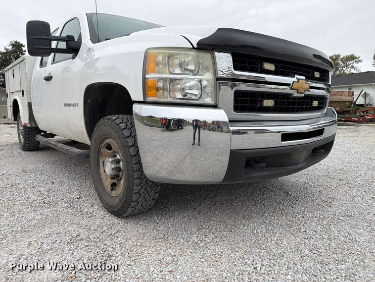image for item FU0582 2008 Chevrolet Silverado 2500HD Ext. Cab utility bed pickup truck