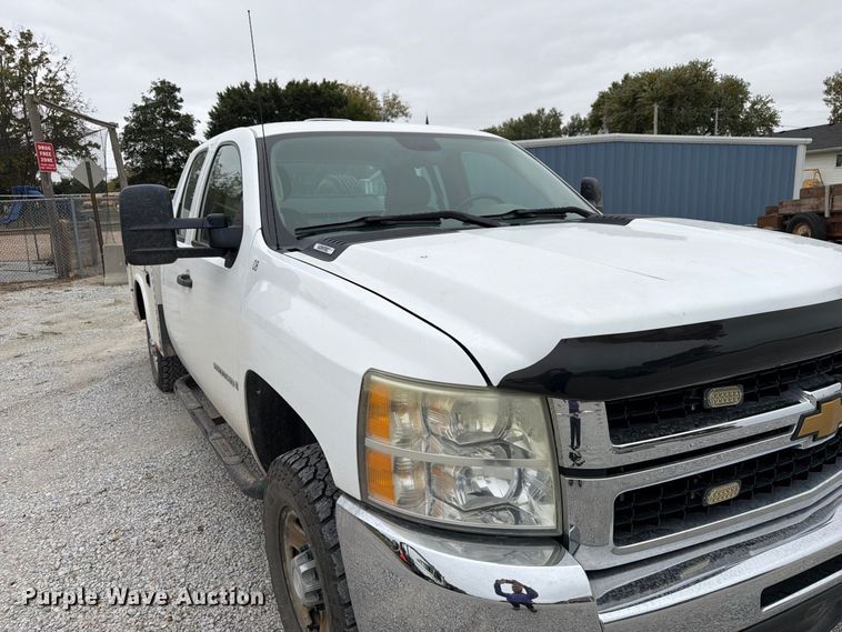 image for item FU0582 2008 Chevrolet Silverado 2500HD Ext. Cab utility bed pickup truck