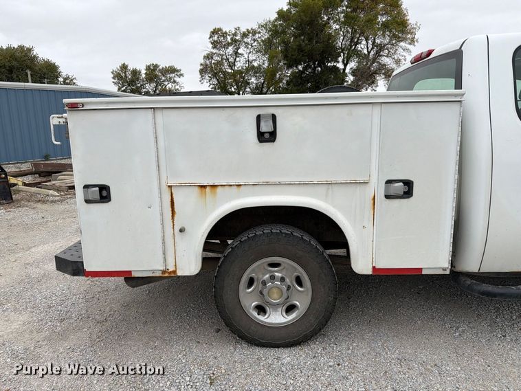 image for item FU0582 2008 Chevrolet Silverado 2500HD Ext. Cab utility bed pickup truck