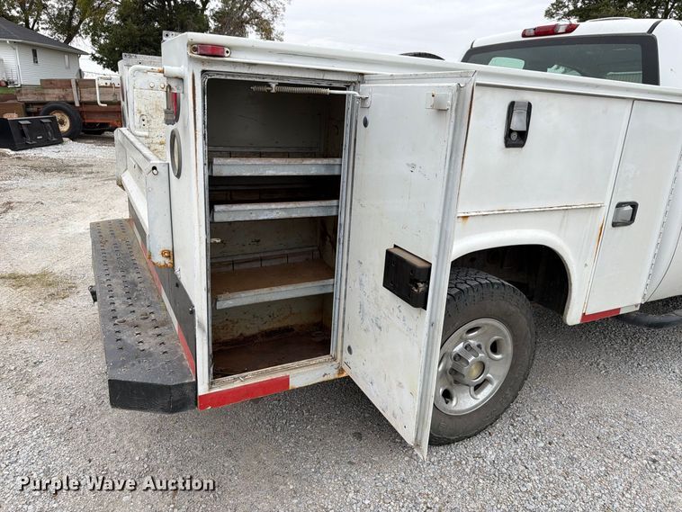 image for item FU0582 2008 Chevrolet Silverado 2500HD Ext. Cab utility bed pickup truck