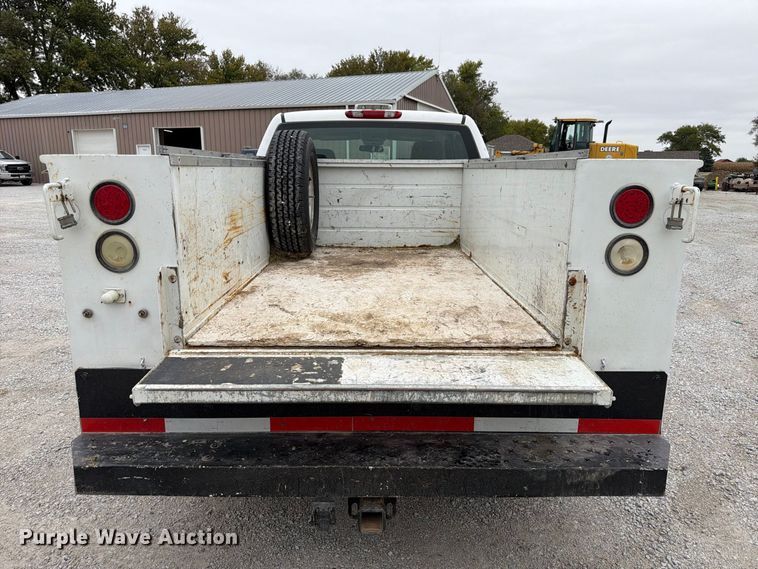 image for item FU0582 2008 Chevrolet Silverado 2500HD Ext. Cab utility bed pickup truck