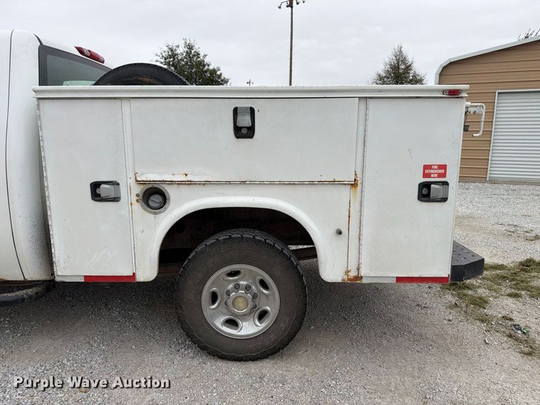 image for item FU0582 2008 Chevrolet Silverado 2500HD Ext. Cab utility bed pickup truck