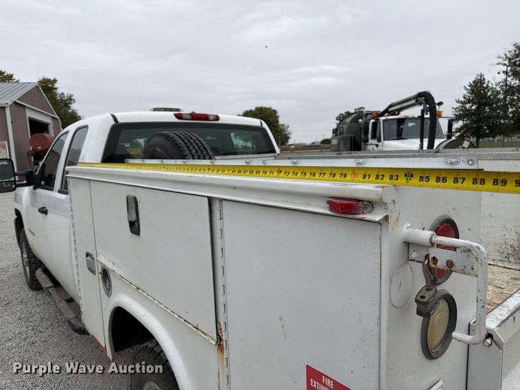image for item FU0582 2008 Chevrolet Silverado 2500HD Ext. Cab utility bed pickup truck