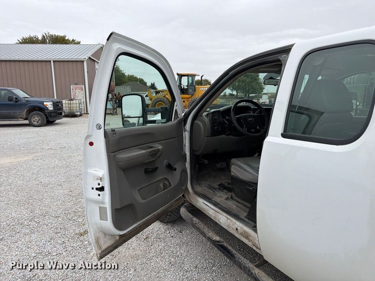image for item FU0582 2008 Chevrolet Silverado 2500HD Ext. Cab utility bed pickup truck