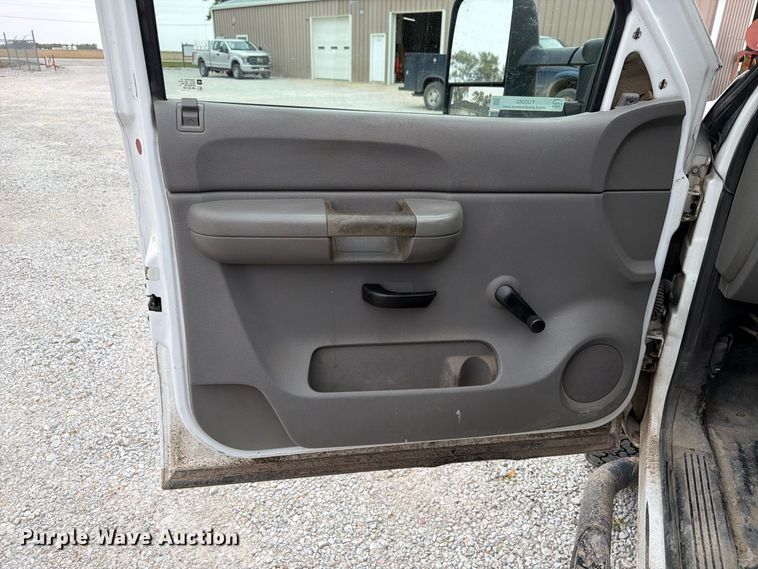 image for item FU0582 2008 Chevrolet Silverado 2500HD Ext. Cab utility bed pickup truck