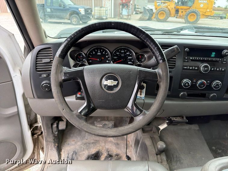 image for item FU0582 2008 Chevrolet Silverado 2500HD Ext. Cab utility bed pickup truck