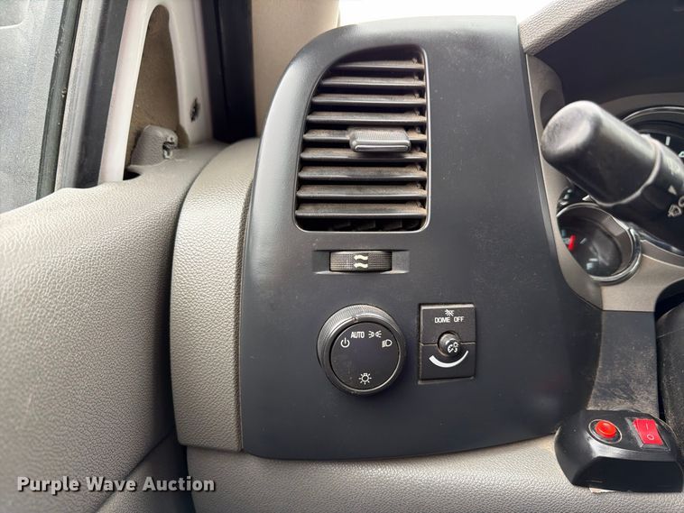image for item FU0582 2008 Chevrolet Silverado 2500HD Ext. Cab utility bed pickup truck