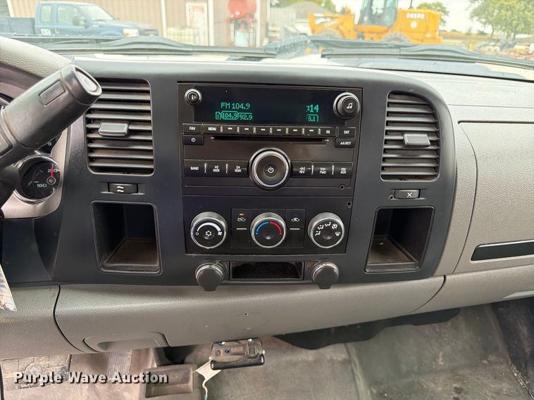image for item FU0582 2008 Chevrolet Silverado 2500HD Ext. Cab utility bed pickup truck