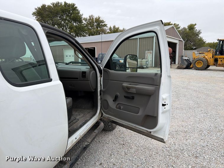 image for item FU0582 2008 Chevrolet Silverado 2500HD Ext. Cab utility bed pickup truck