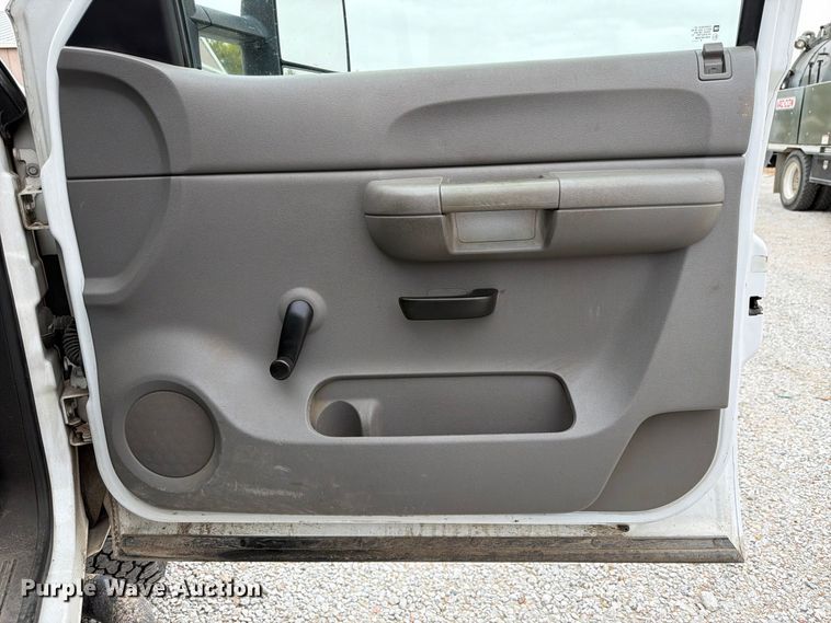 image for item FU0582 2008 Chevrolet Silverado 2500HD Ext. Cab utility bed pickup truck
