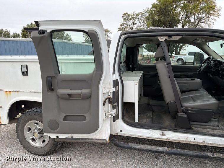 image for item FU0582 2008 Chevrolet Silverado 2500HD Ext. Cab utility bed pickup truck