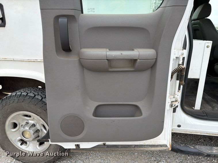 image for item FU0582 2008 Chevrolet Silverado 2500HD Ext. Cab utility bed pickup truck