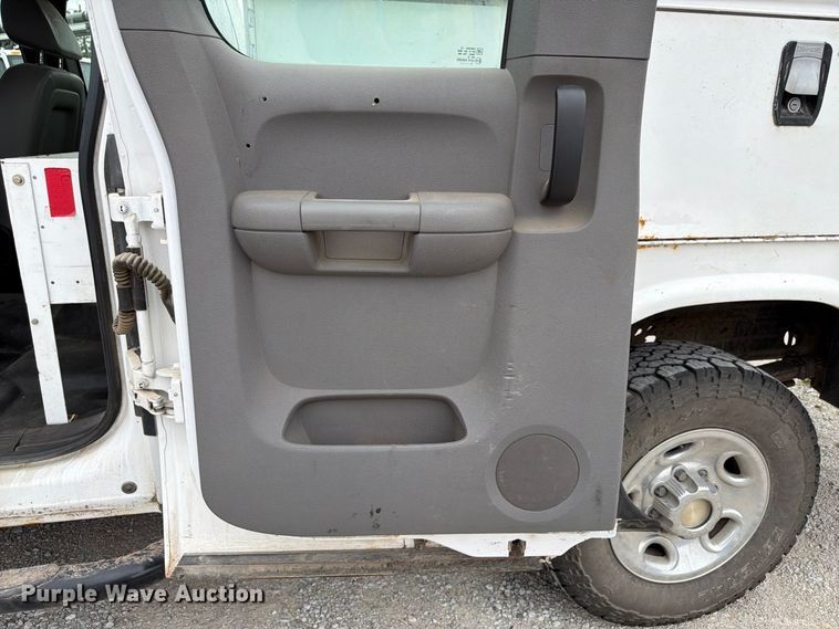 image for item FU0582 2008 Chevrolet Silverado 2500HD Ext. Cab utility bed pickup truck