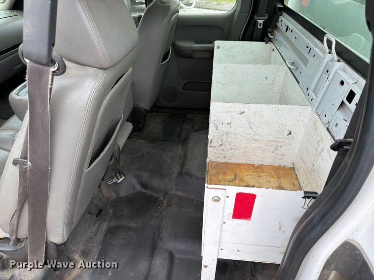 image for item FU0582 2008 Chevrolet Silverado 2500HD Ext. Cab utility bed pickup truck