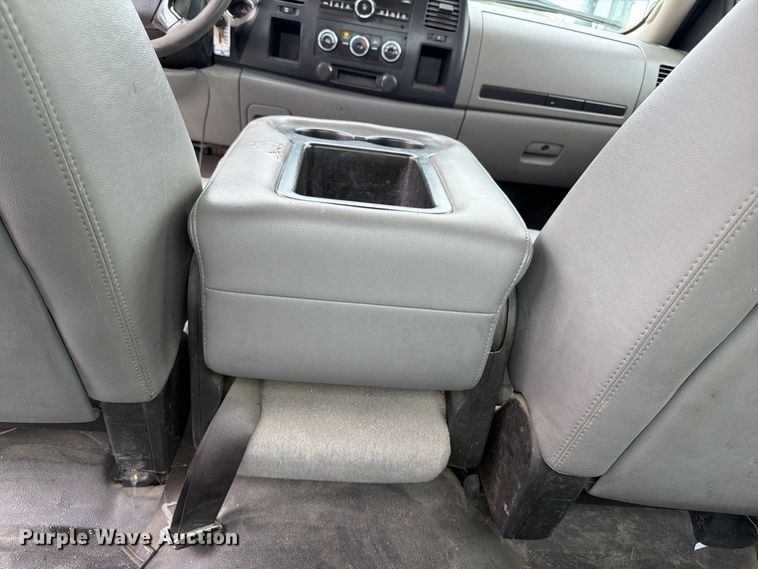 image for item FU0582 2008 Chevrolet Silverado 2500HD Ext. Cab utility bed pickup truck