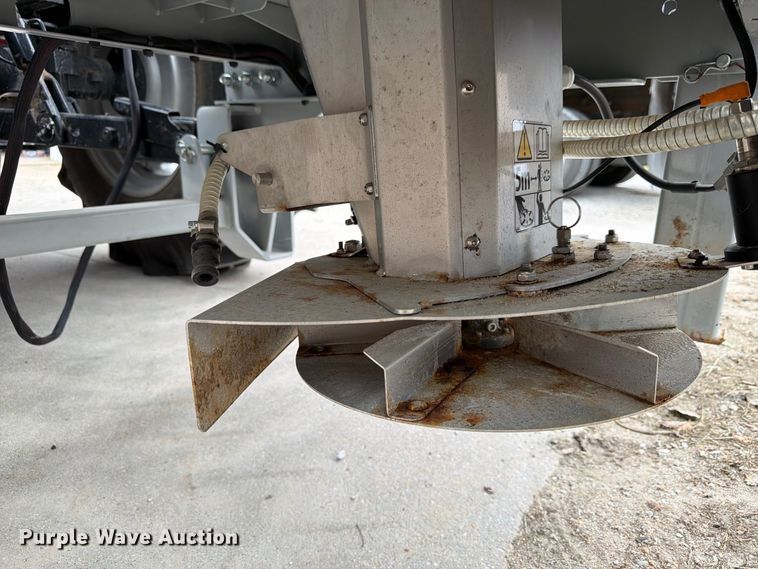 image for item FU0583 2023 Hilltip IceStriker 1100TR spreader