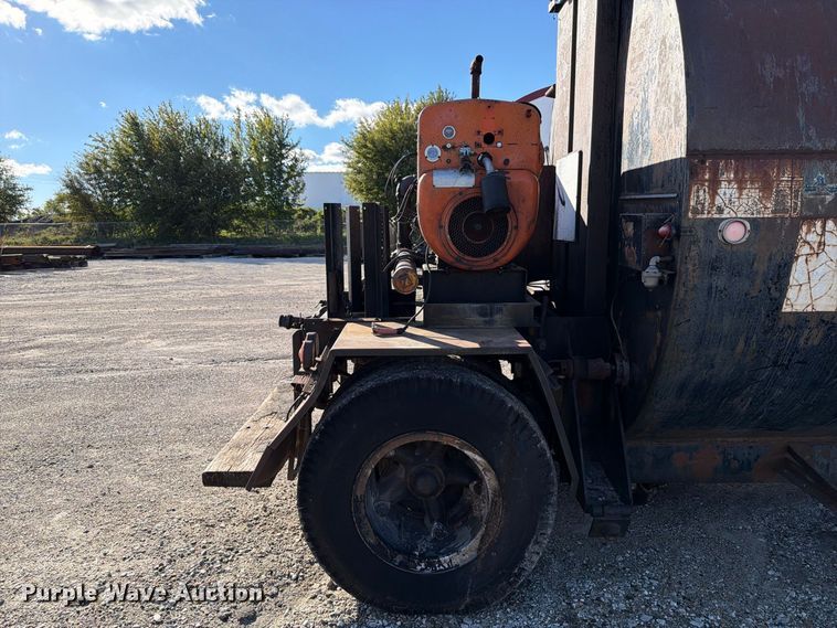 image for item FU0594 Rosco Minneapolis R.M.S.T asphalt trailer