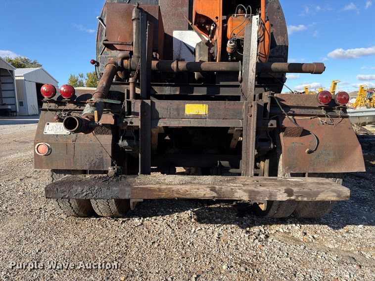 image for item FU0594 Rosco Minneapolis R.M.S.T asphalt trailer