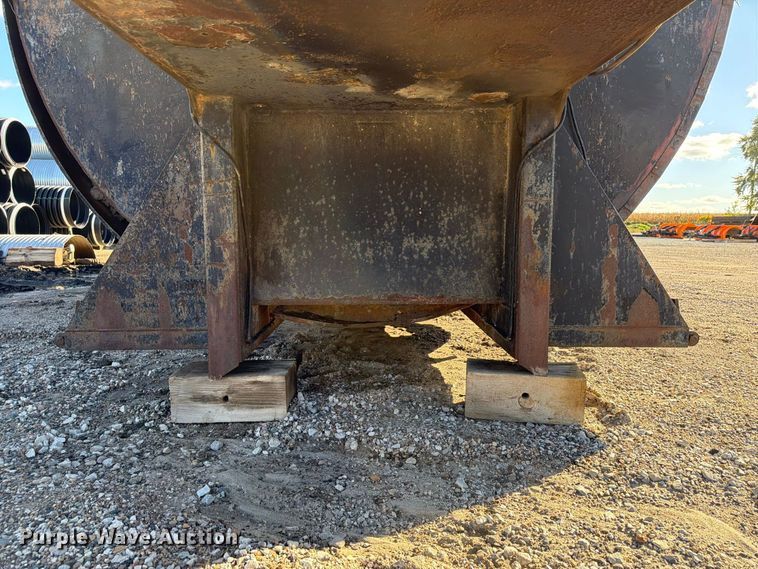 image for item FU0594 Rosco Minneapolis R.M.S.T asphalt trailer