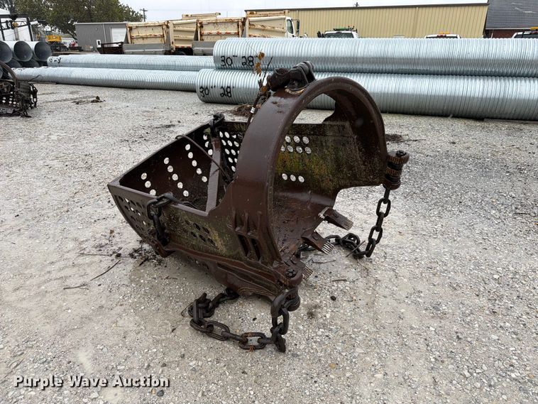 image for item FU0595 Crane dredge bucket
