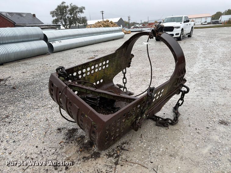 image for item FU0595 Crane dredge bucket