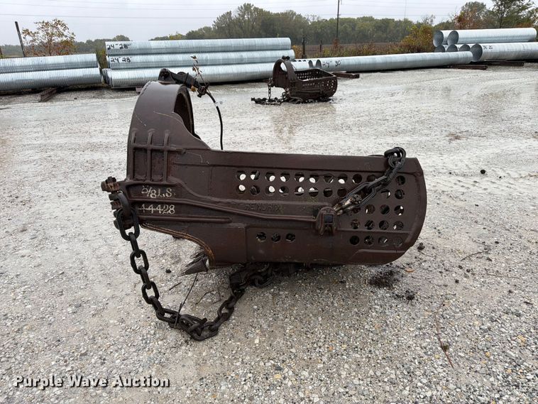 image for item FU0595 Crane dredge bucket