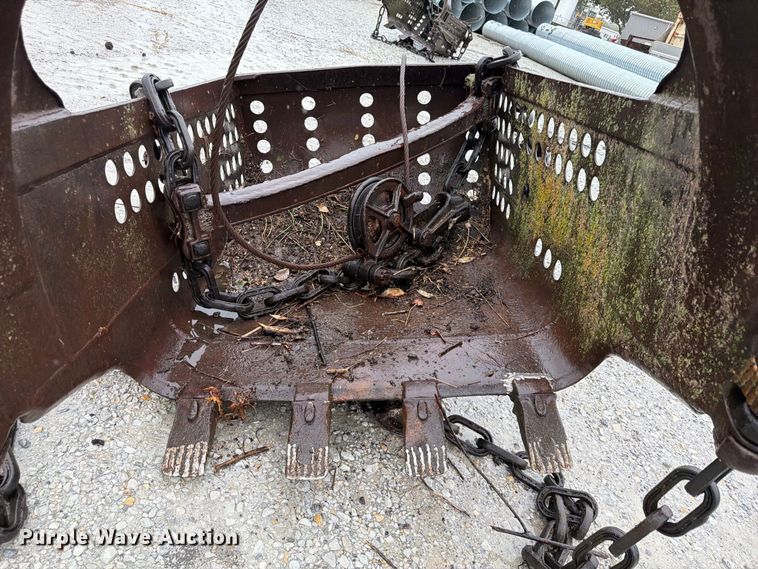 image for item FU0595 Crane dredge bucket