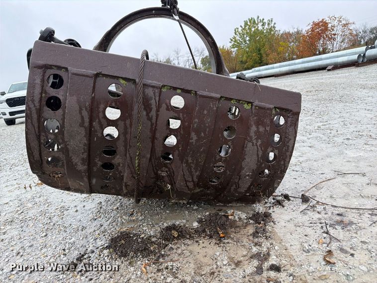 image for item FU0595 Crane dredge bucket