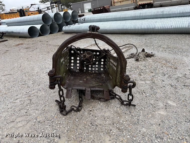 image for item FU0596 Crane dredge bucket