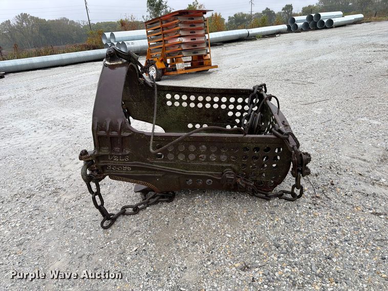 image for item FU0596 Crane dredge bucket