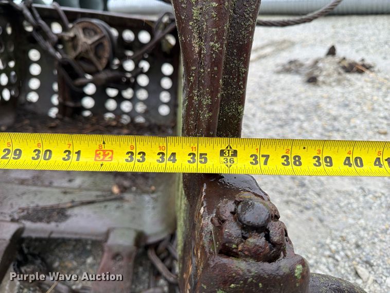 image for item FU0596 Crane dredge bucket