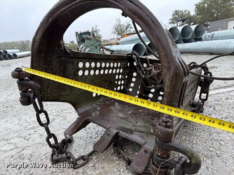 image for item FU0596 Crane dredge bucket