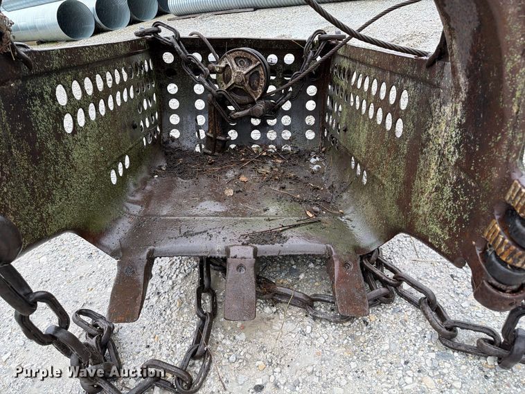 image for item FU0596 Crane dredge bucket