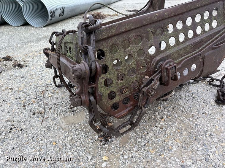 image for item FU0596 Crane dredge bucket