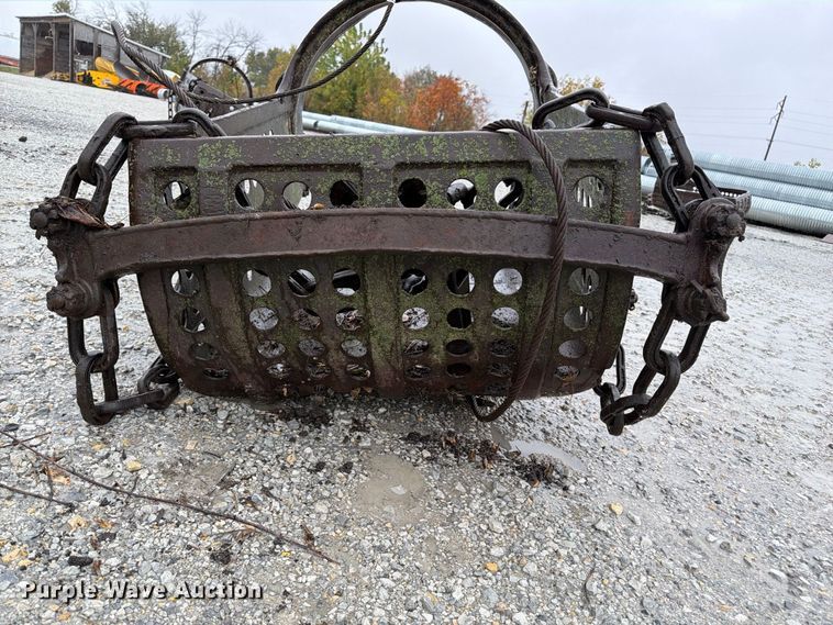 image for item FU0596 Crane dredge bucket